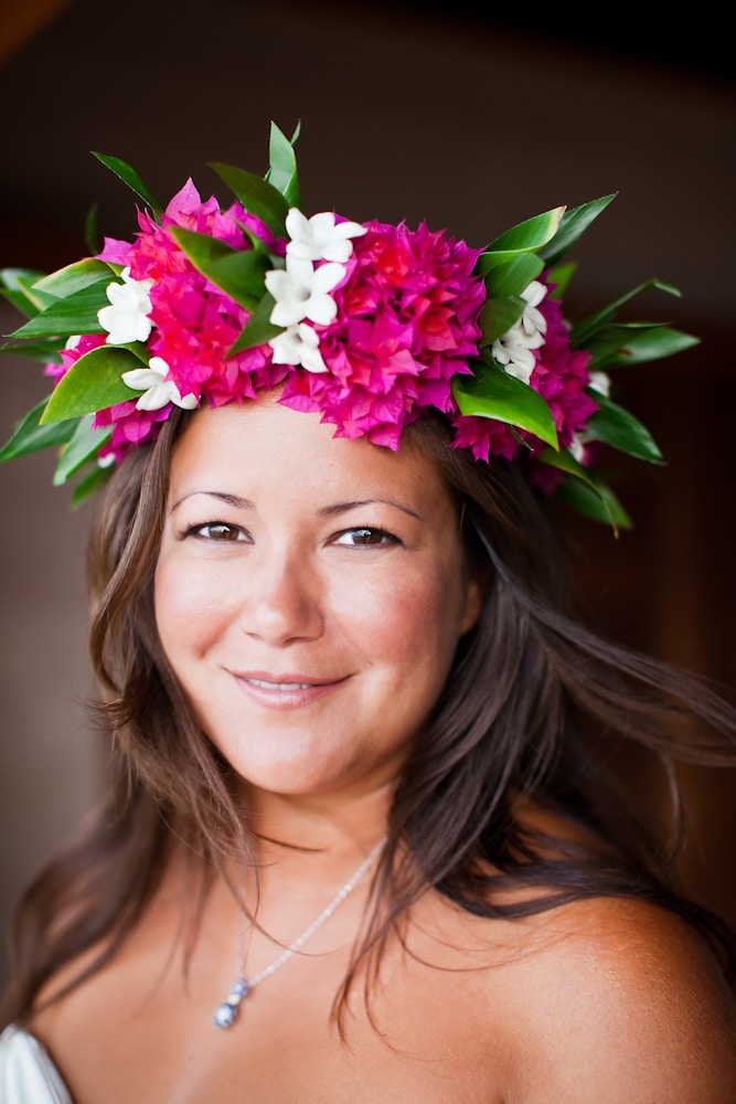 Couronnes de fleurs vs. bijoux de cheveux : tendance ou pas ?