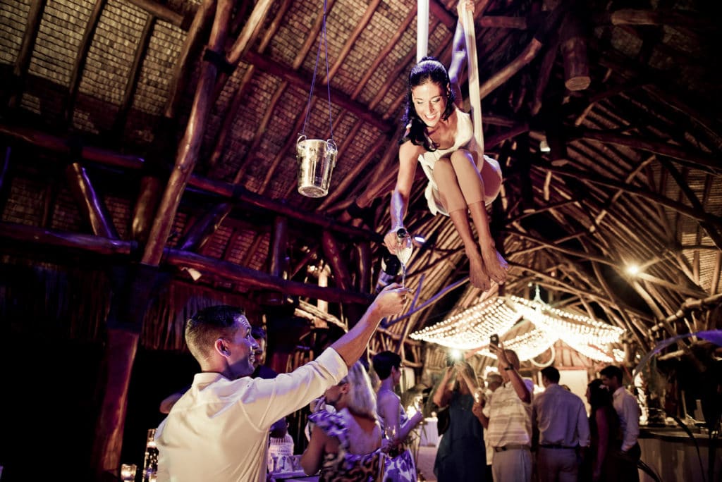 Tahiti destination wedding acrobat entertainement