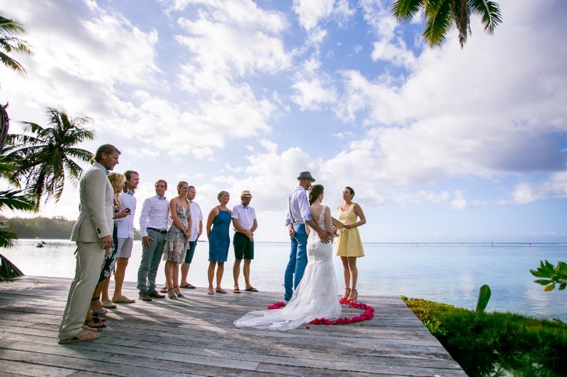 Micro wedding in Moorea at sunset