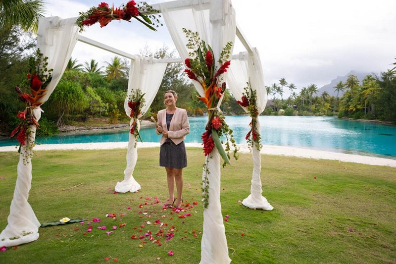 Best officiant in Tahiti when you elope in Bora Bora